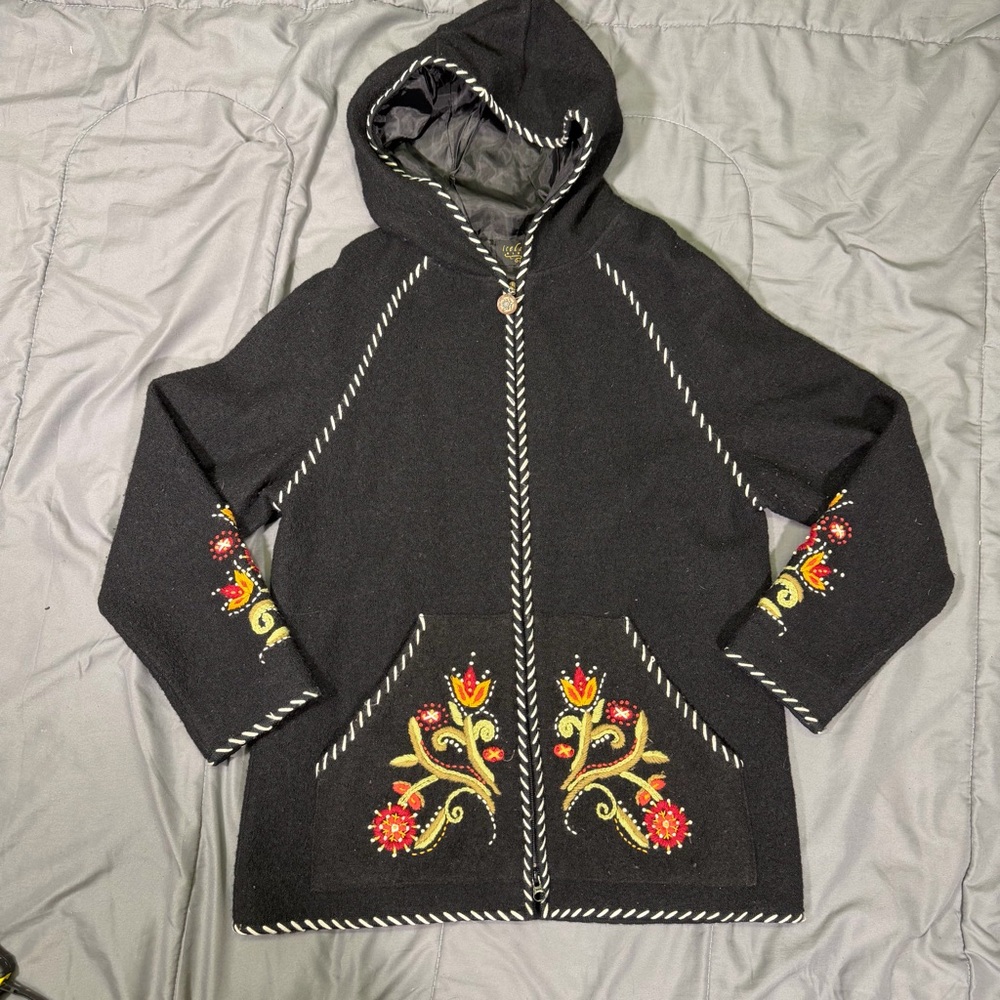 Icelandic Vintage black wool embroidered zip up jacket Size Small Nordic Boho